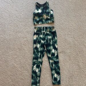 Old Navy Active Green and Black Leggings